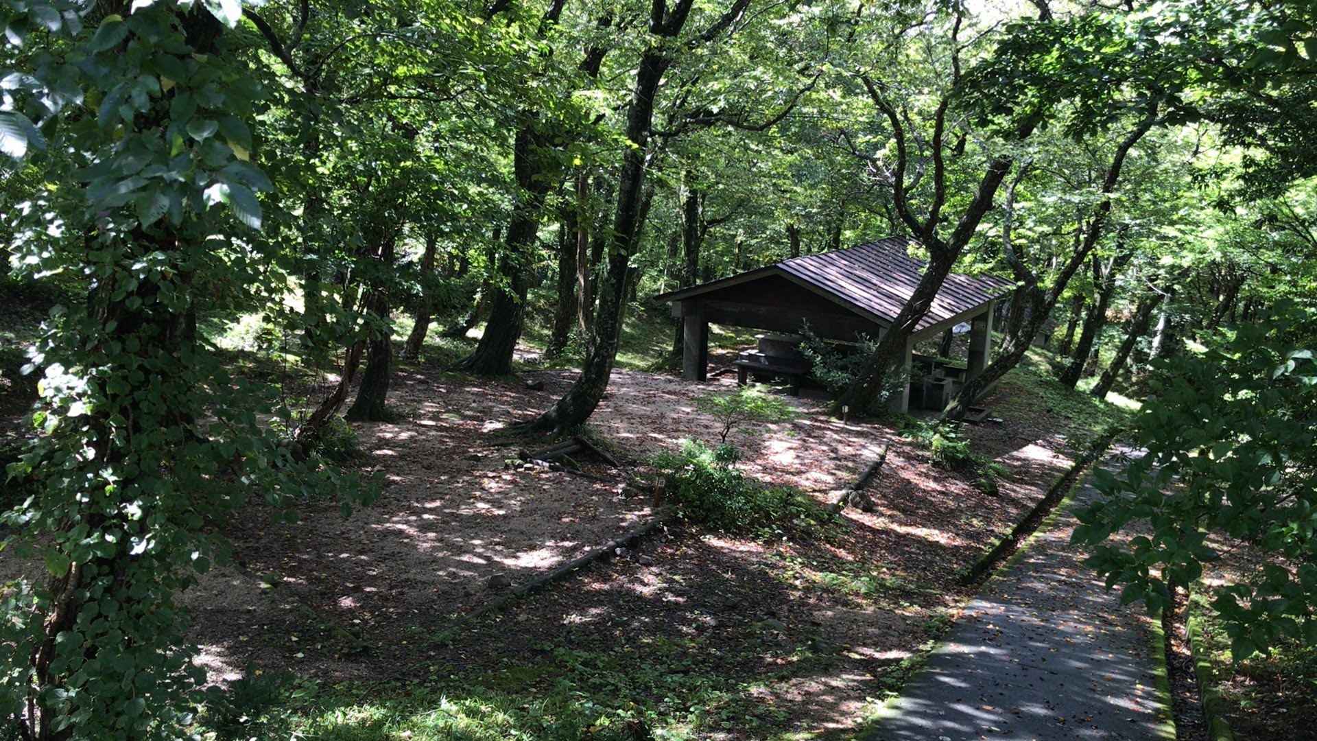 モンベル U.L.ドームシェルター2型（旧式）を試す – 無人のテント