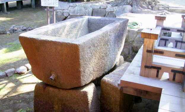 7e37b （厳島神社揚水橋前の）手水鉢