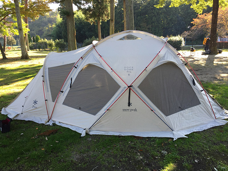 ドックドーム Pro.6 アイボリーの初張り | CAMP*SITE