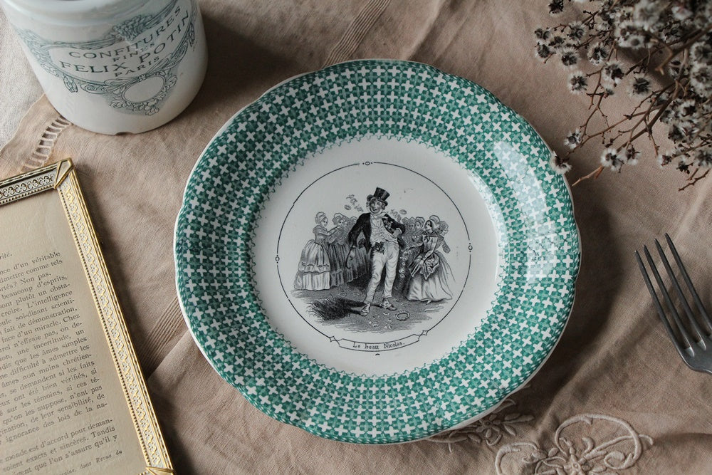 サルグミンヌ窯グリーンが印象的なトーキングプレート（直径20.5cm