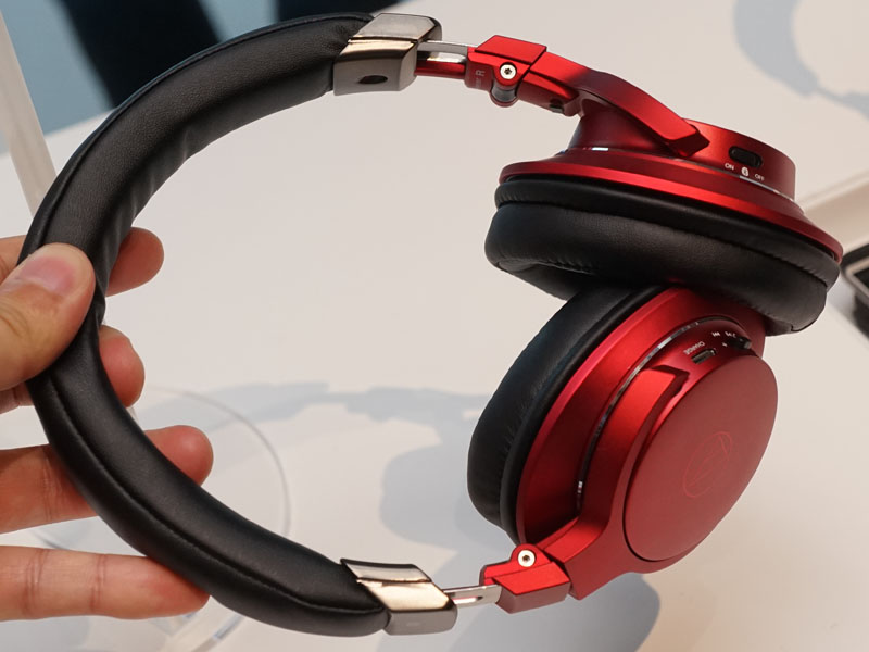 オーテク、豊富なカラバリで約2万円のBluetoothヘッドフォン。有線接続