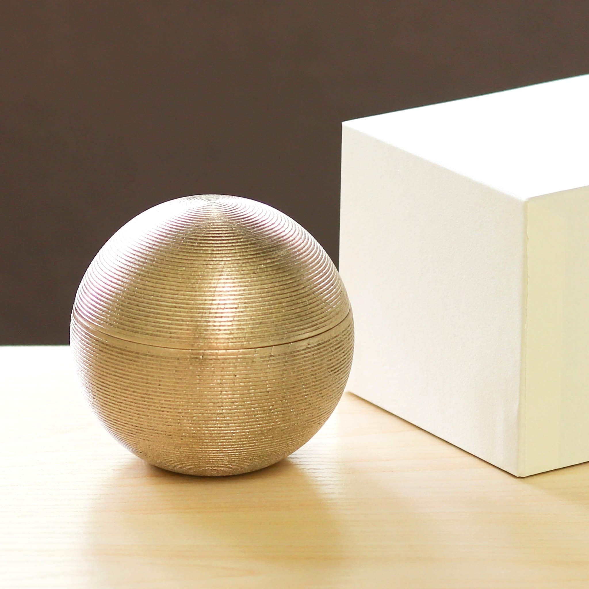 金沢金箔 小物入れ | 千筋 まり型 | 久遠色 | 箔座