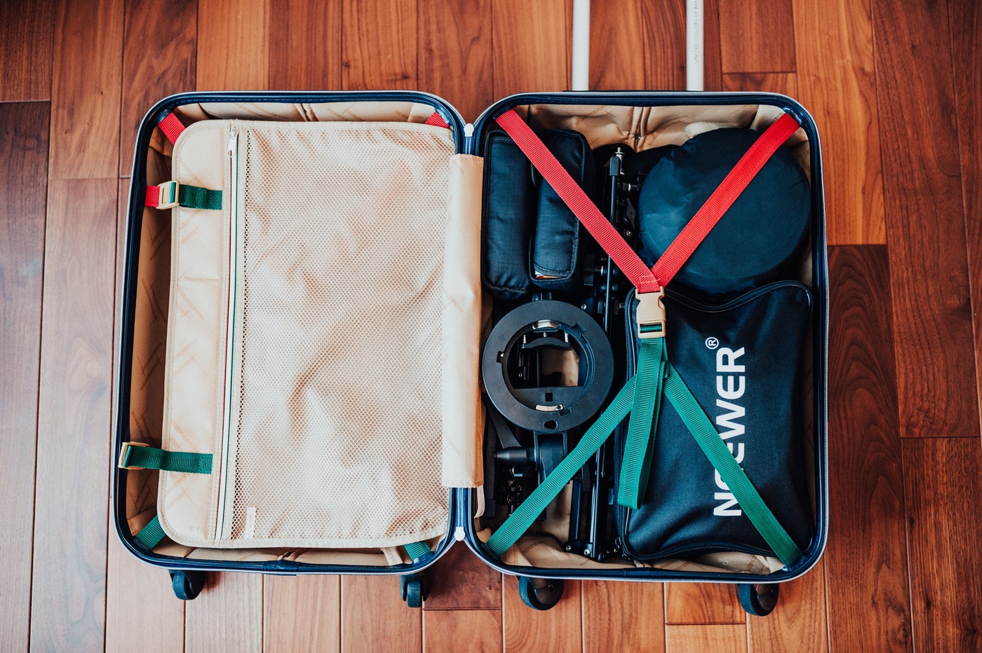 カメラ機材を運ぶのにちょうどいいBENETTONのスーツケース | Lens