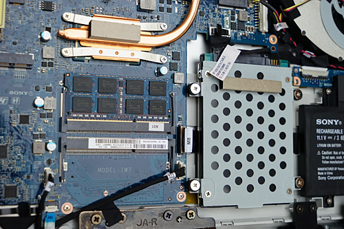VAIO Tap 21」を丸裸に、HDD・メモリ交換に役立つ分解方法を伝授