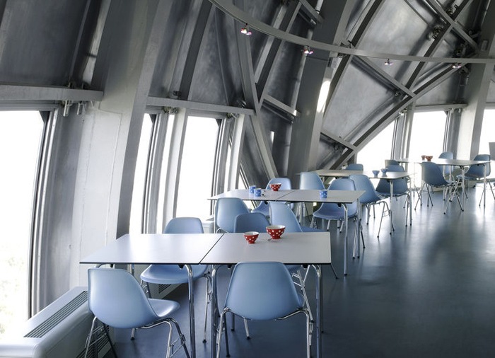 空間に溶け込むデザイン 「HAL Table Square（ハルテーブルスクエア）」