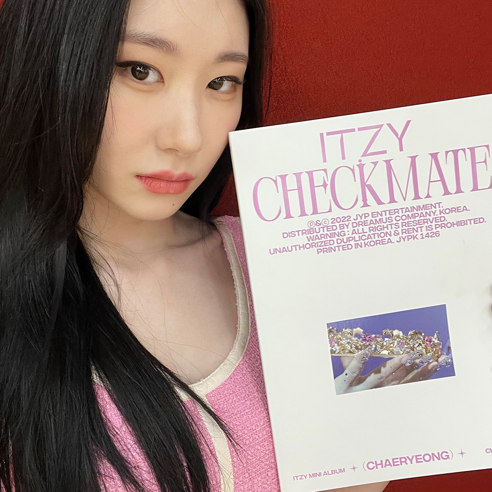 CHECKMATE CHAERYEONG VERSION SIGNED (D2C Standard) - Itzy Official