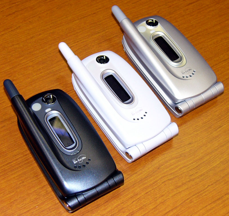 Mobile：ドコモ、ライトとカラー背面液晶付きの「N251iS」を発表