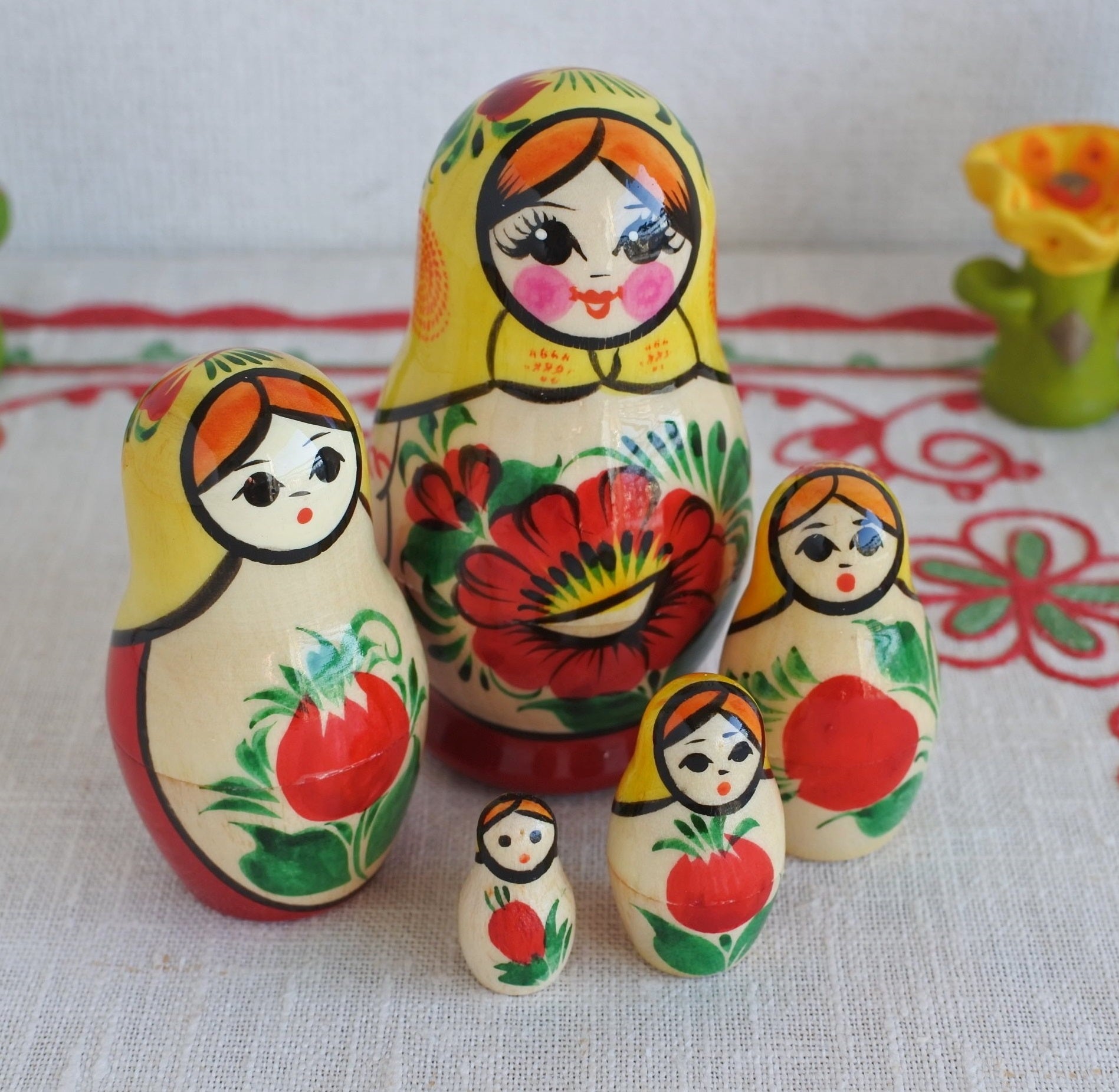 ロシア民芸品 マトリョーシカ 3ピース 4ピース 5ピース ロシア民話