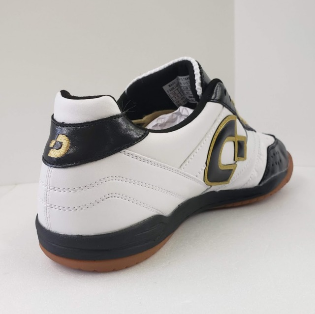 次世代のフットサルシューズ、Desporte【デスポルチ】。 美しいパール