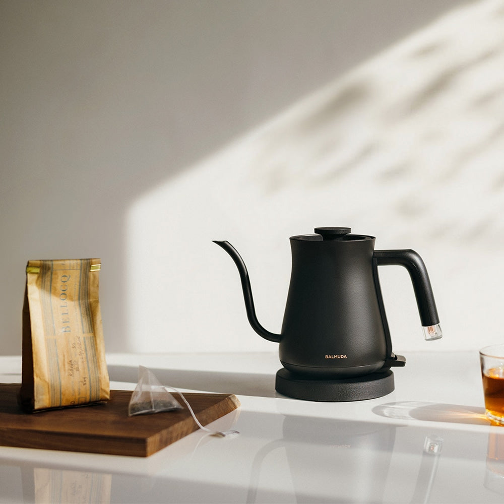 小さくて美しい電気ケトル BALMUDA The Pot – MAG. online shop