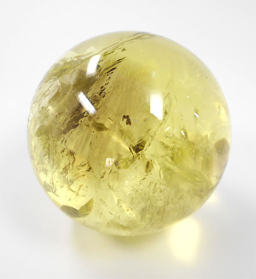 天然石【シトリン(天然)黄色水晶 丸玉 台座付き[直径 約57mm]】の詳細