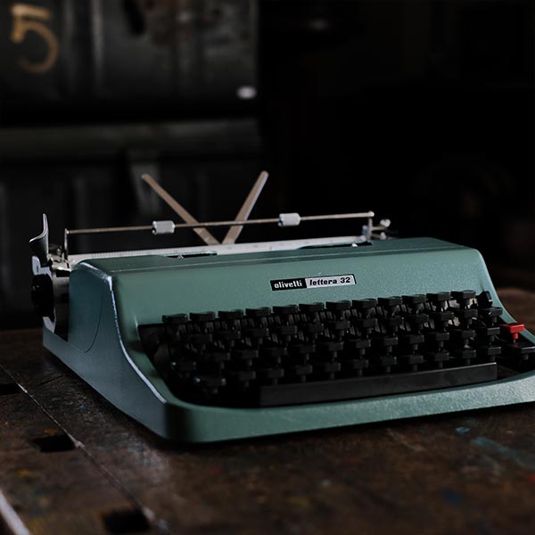 OLIVETTI Lettera 32 タイプライター – zakka store towi