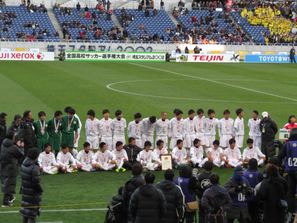 第93回全国高校サッカー選手権決勝】前橋育英表彰式の写真 - サカスタU