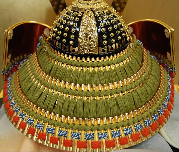 寛山作 20号青葉山 兜飾