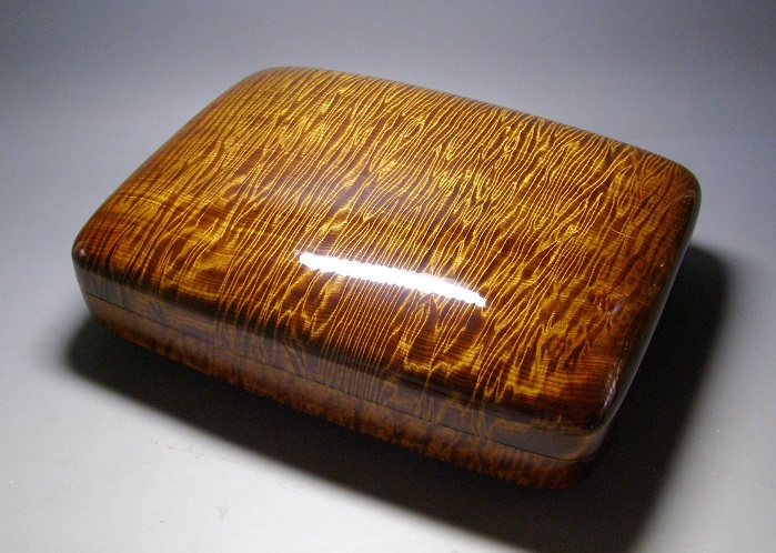 No.A- 8 栃縮斑杢文筥 蘇芳染拭き漆