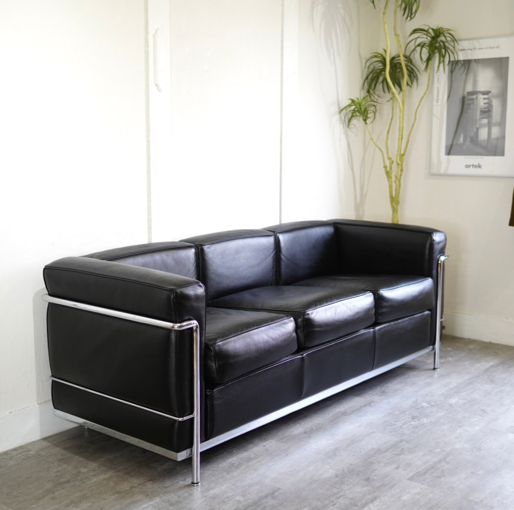 カッシーナ Cassina LC2 3人掛けソファ ブラック ル・コルビュジェ 本