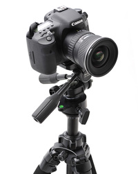 動画対応3ウェイ雲台を装備した中型三脚を発売 - スリック株式会社