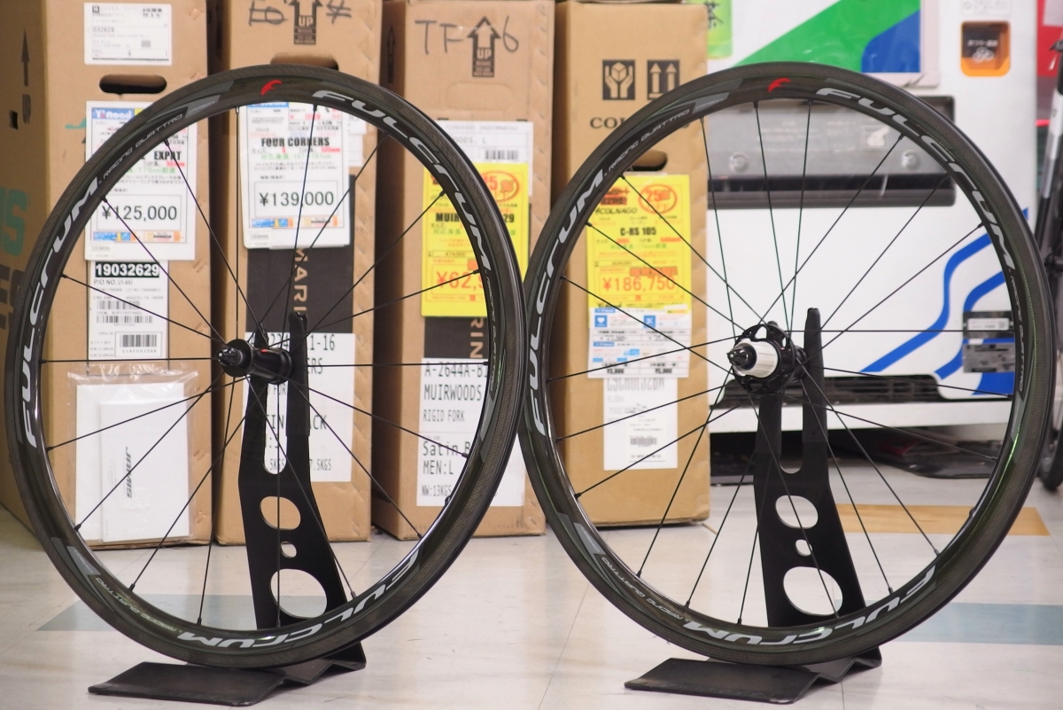 フルクラム】『レーシングクアトロカーボン』。現行デザインが欲しい方