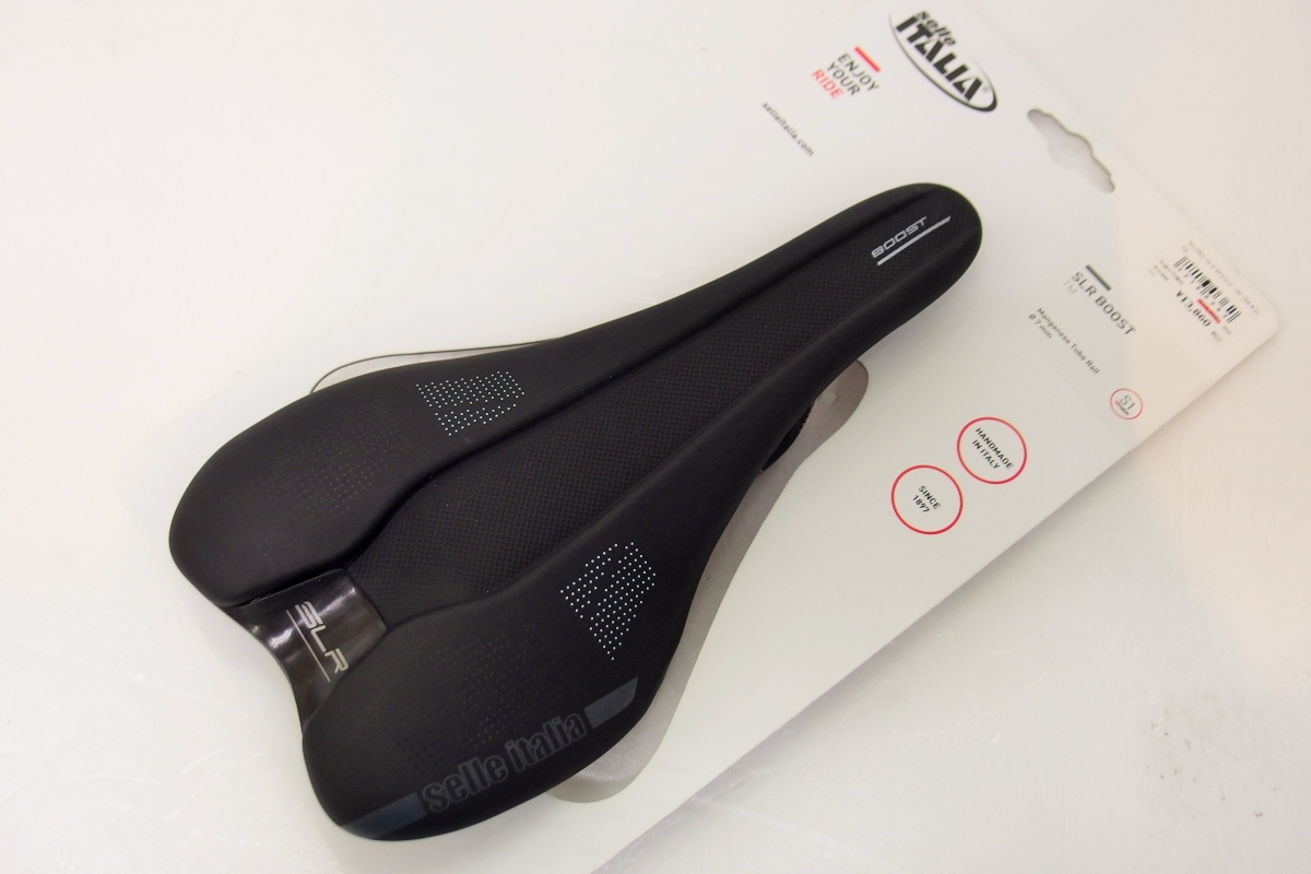 アウトレット】ド定番サドル『SLR』の正統派生‼BOOSTモデルが30%OFF