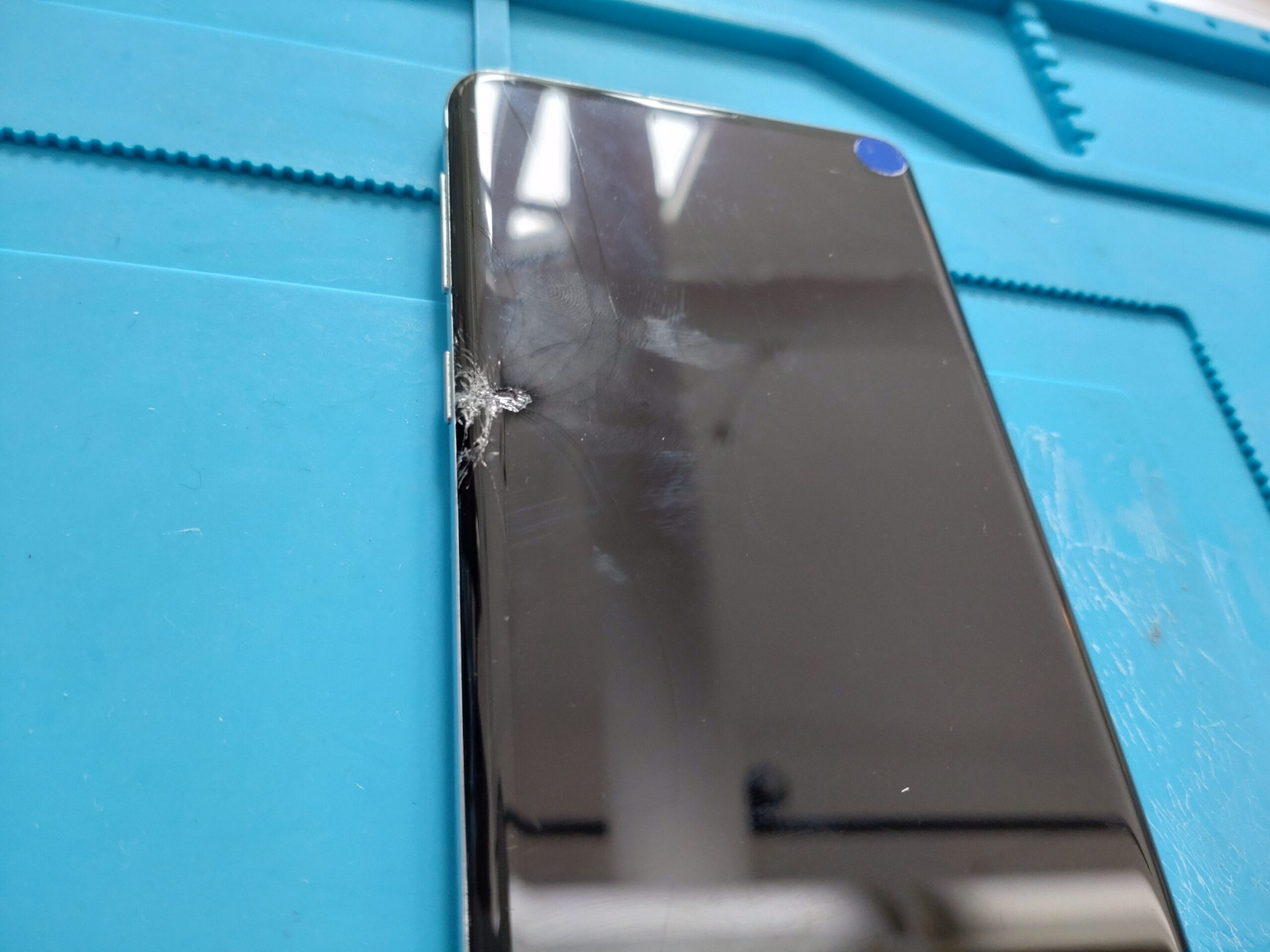 Samsung製のスマホ Galaxy S10 割れた画面の修理しました！】 | スマホ