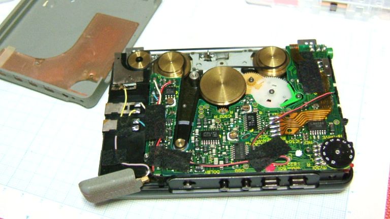 ウォークマンのベルト交換 – ぎんなんガレージ＜(｡εﾟ)＞ ʅ( ◔౪◔)ʃ