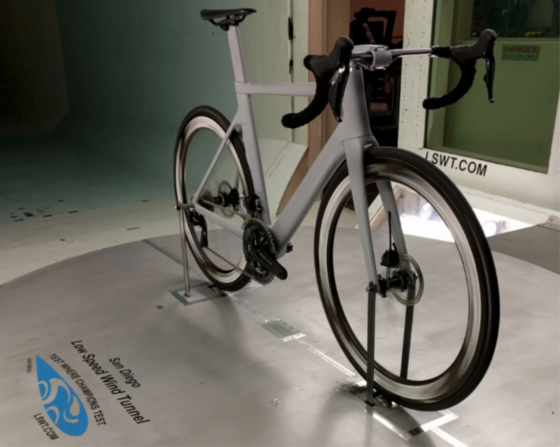 FELT (フェルト) AR | Advanced | Ultegra Di2 2022年モデル 超軽量