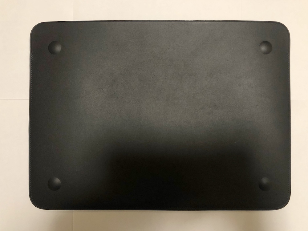 純正】13 インチ MacBook Air / Pro 用レザースリーブ レビュー