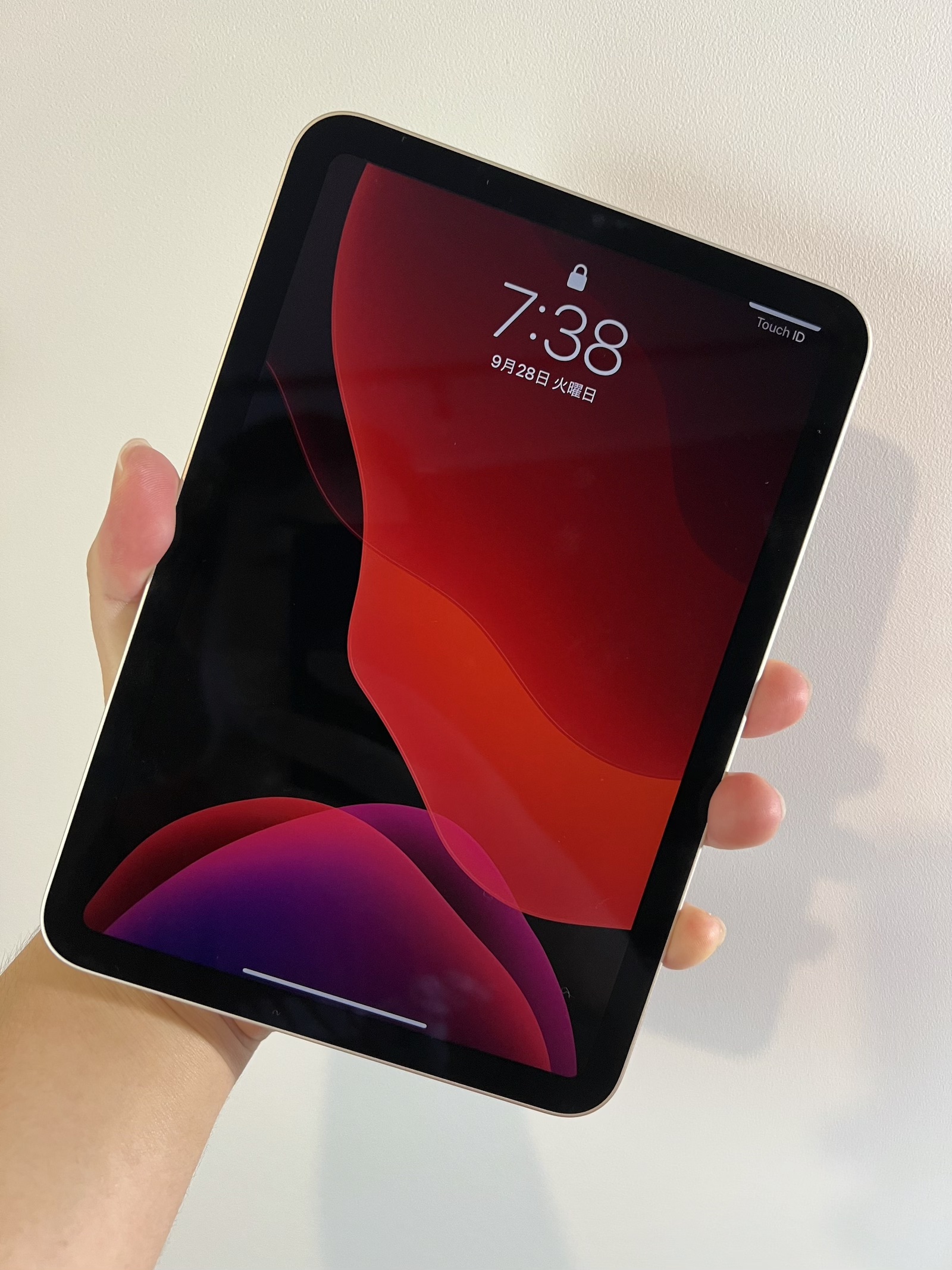 2021年版】iPad mini6(スターライト)外観レビュー！コンデジ並みの軽