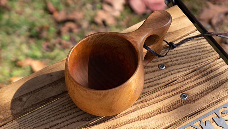 ククサとは？キャンプにぴったりな木製マグの魅力や手入れ方法を