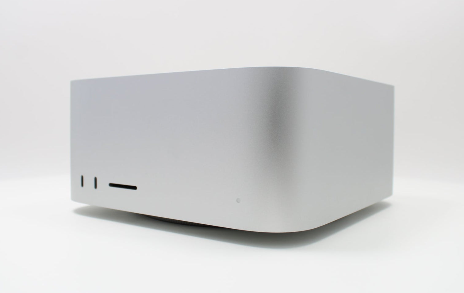 Mac Studio (2022) – Apple M1 Max 3.2GHz • 32-Core GPU – 64GB RAM 2TB S