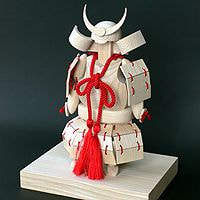 モダンな五月人形 日本伝統の鎧兜を現代的に