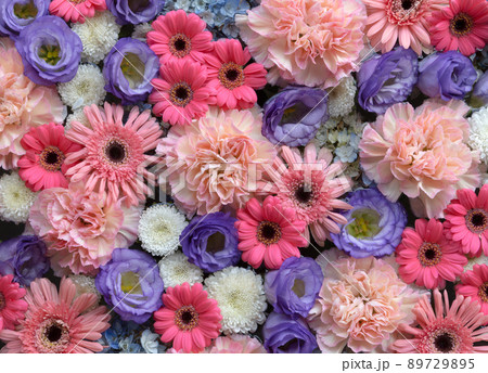 ピンク、白、紫の花のアレンジメントの写真素材 [89729895] - PIXTA