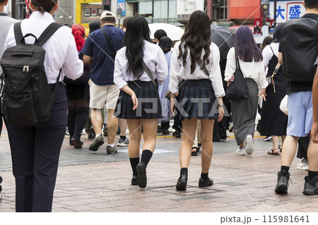 ローファー 女子高生の写真素材 - PIXTA