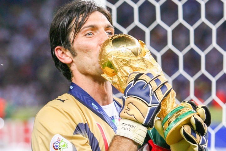 親愛なるジジに敬意を」引退を発表したブッフォンに、ピルロやトッティ