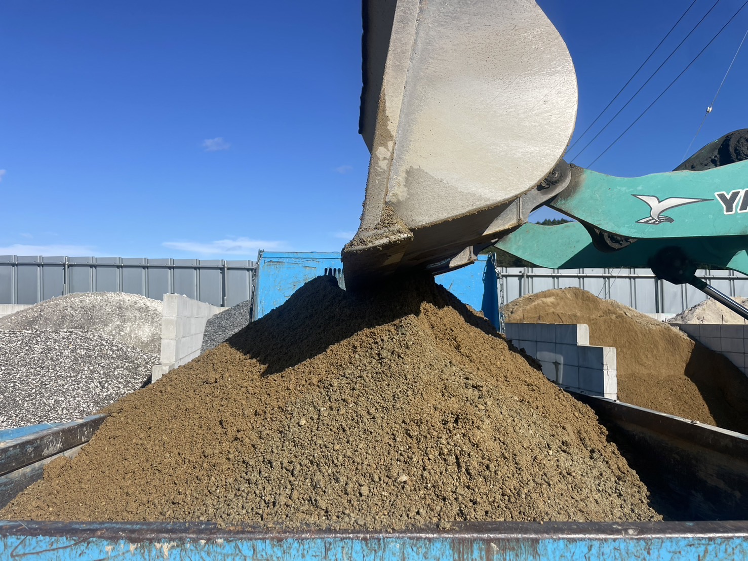 山砂配達お任せください！ | 運搬事例 | 株式会社スリーテック