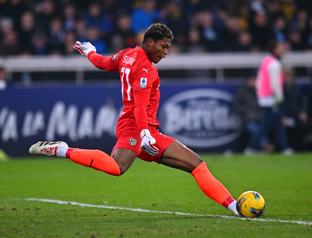 飛びすぎだろ…鈴木彩艶の“80m級ロングキック”が衝撃的！「誇張抜きで