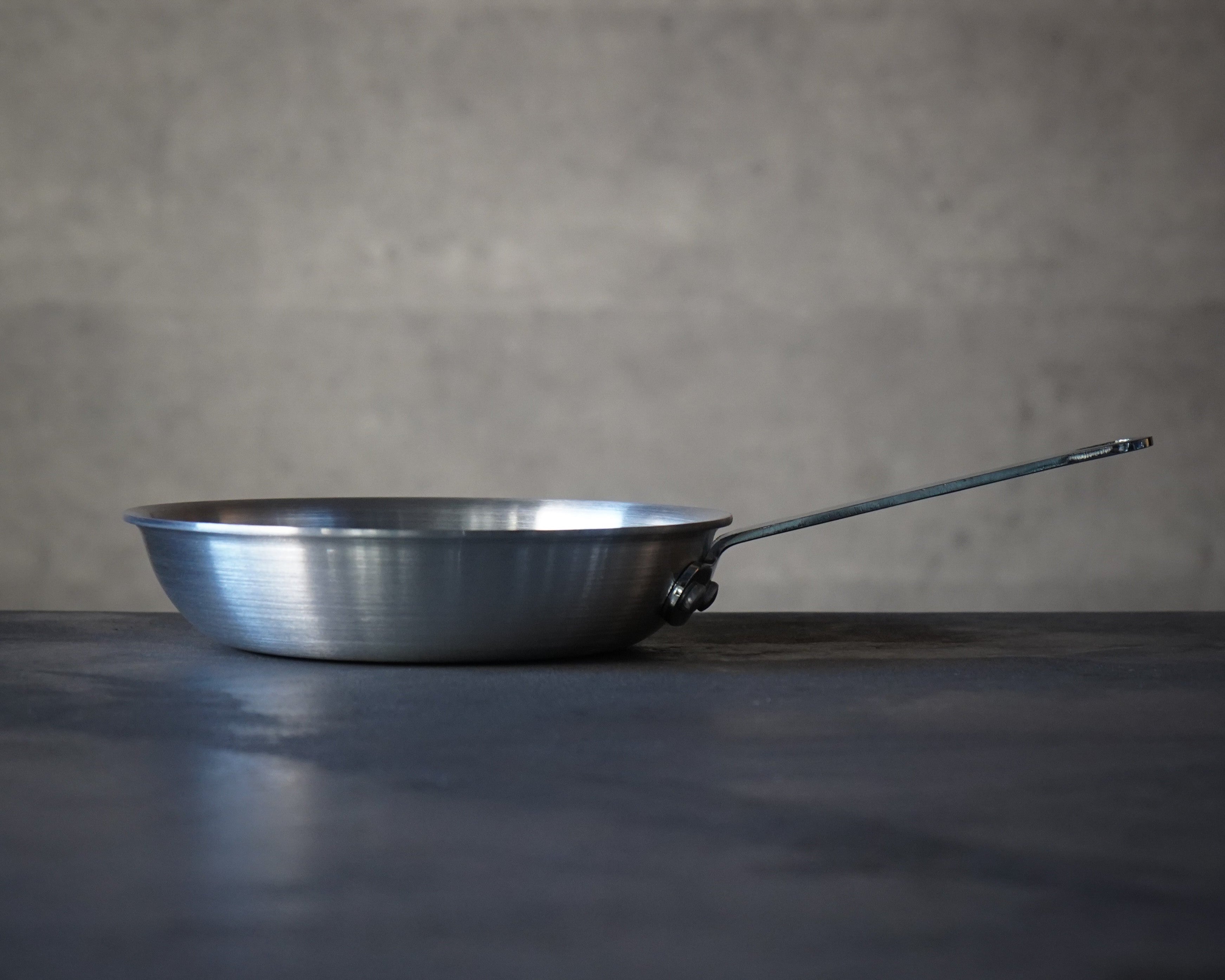 DON アルミフライパン / アカオアルミ – Tomoe-Ya