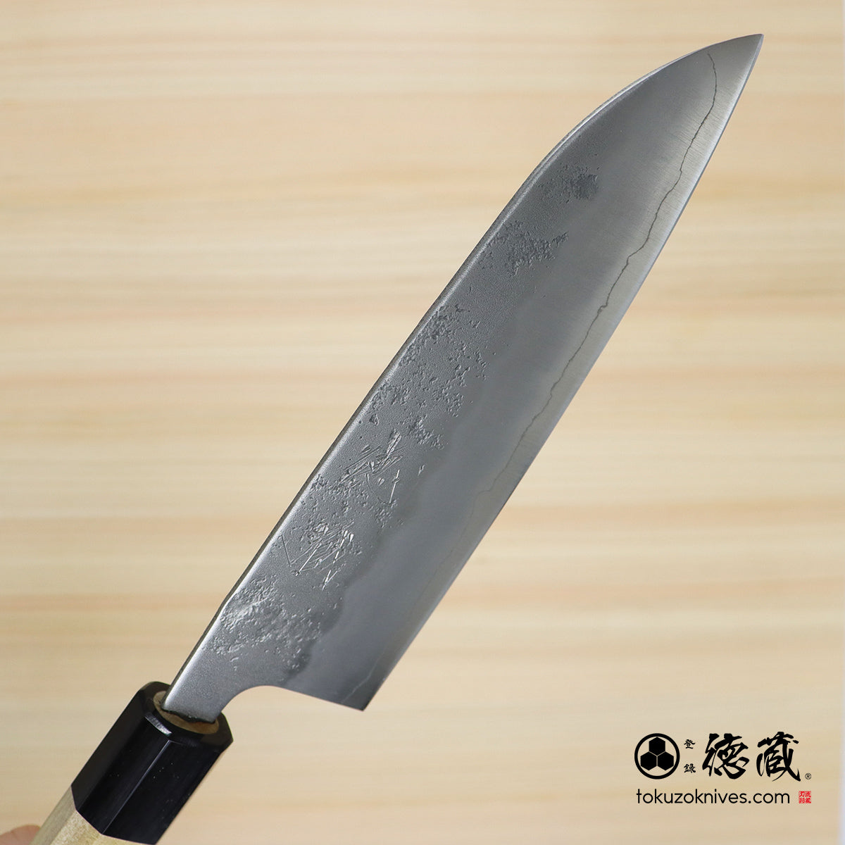 銀三 梨地仕上げ 三徳包丁 朴八角柄 – 徳蔵刃物 TOKUZO KNIVES