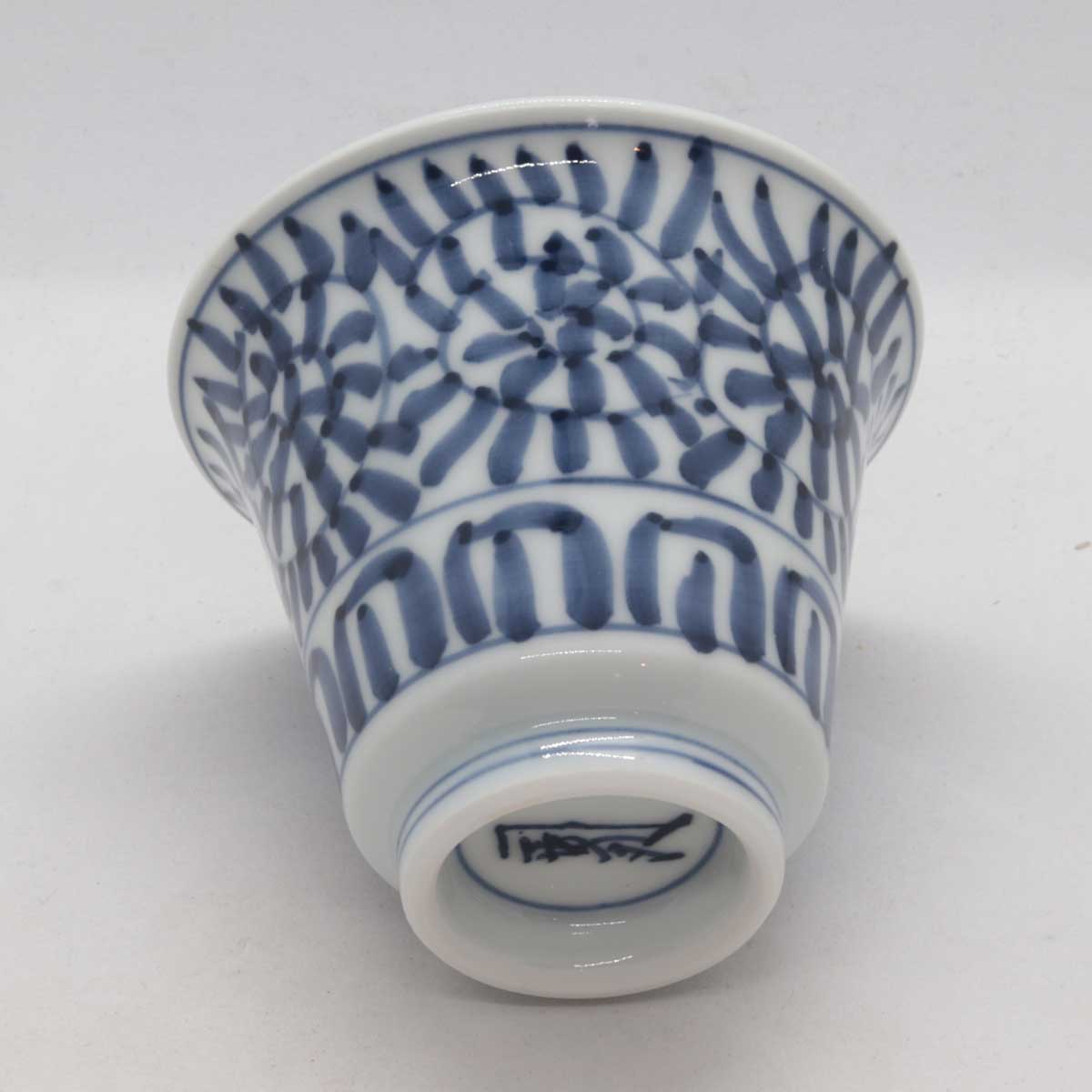 染付タコ唐草反り杯