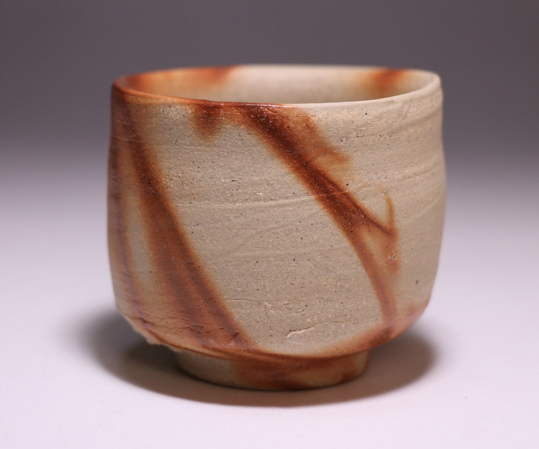 山本 出 作 「備前ブルゴーニュ土緋襷酒呑」 ～備前焼専門卸小売店