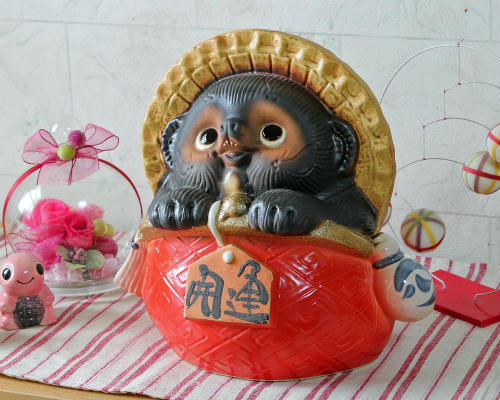 楽天市場】信楽焼 たぬき がま口 狸 7号 赤 [ご希望で 名入れ 対応