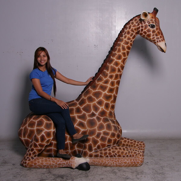 楽天市場】FRPアニマルオブジェ すわるキリン【即納可】置物 動物 麒麟