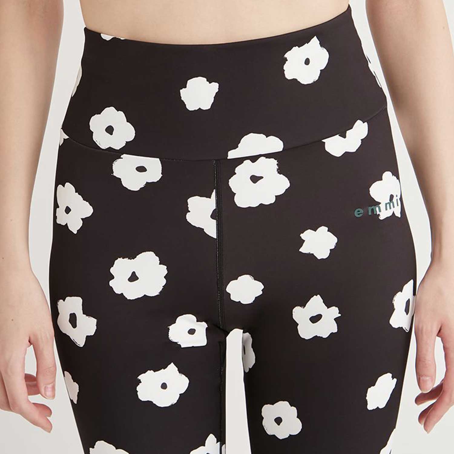 楽天市場】＼エントリーでP5倍／エミ ヨガウェア emmi WELLNESS