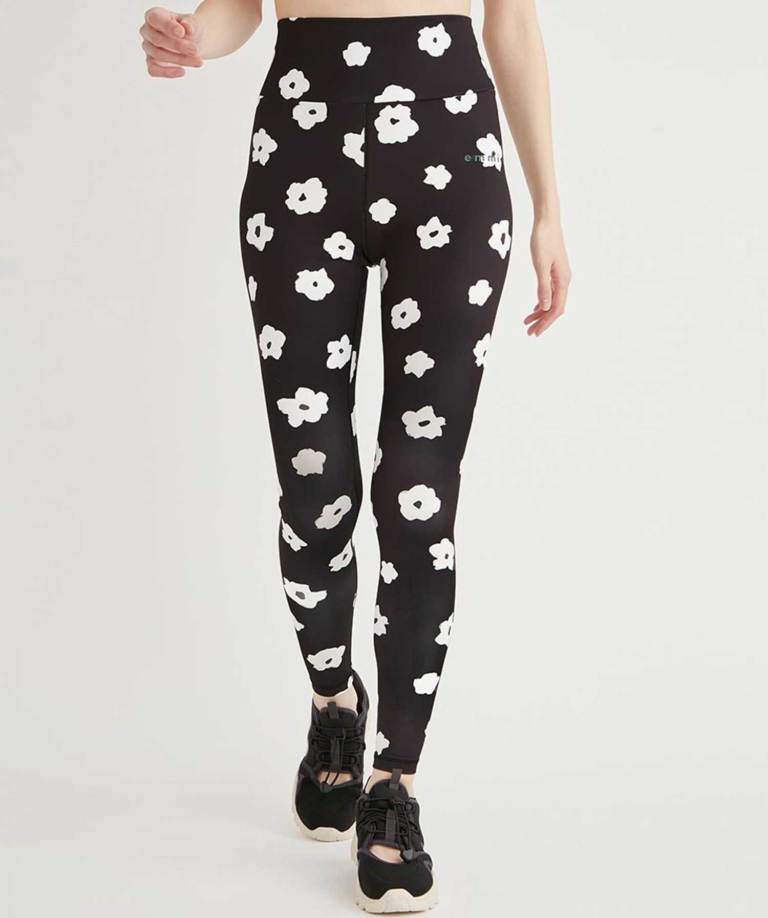 楽天市場】＼エントリーでP5倍／エミ ヨガウェア emmi WELLNESS