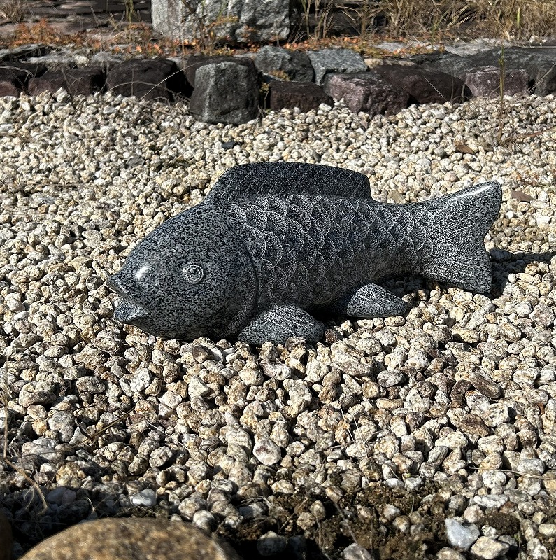 楽天市場】御影石 鯉 黒色 錦鯉 影彫 置物 置き物 玄関 エントランス