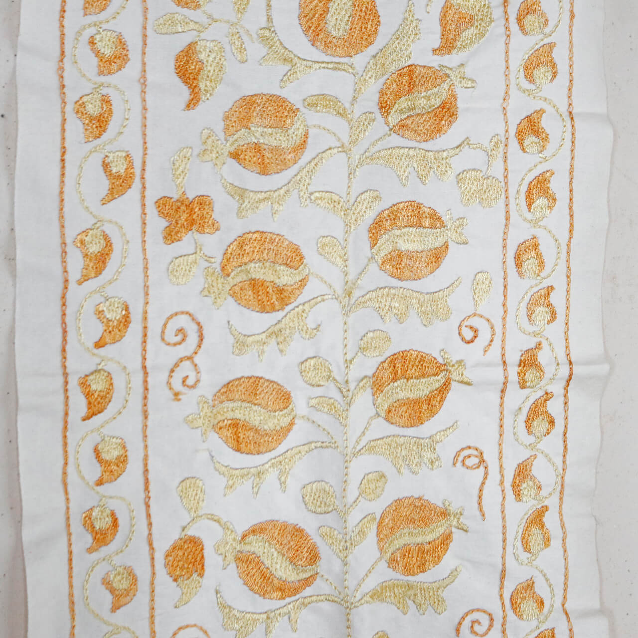 楽天市場】【1点もの】スザニ刺繍 タペストリー イエロー オレンジ