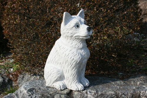 天然石 犬 石彫 置物 全長約40cm 庭園・玄関オブジェ 天然石 犬 石彫