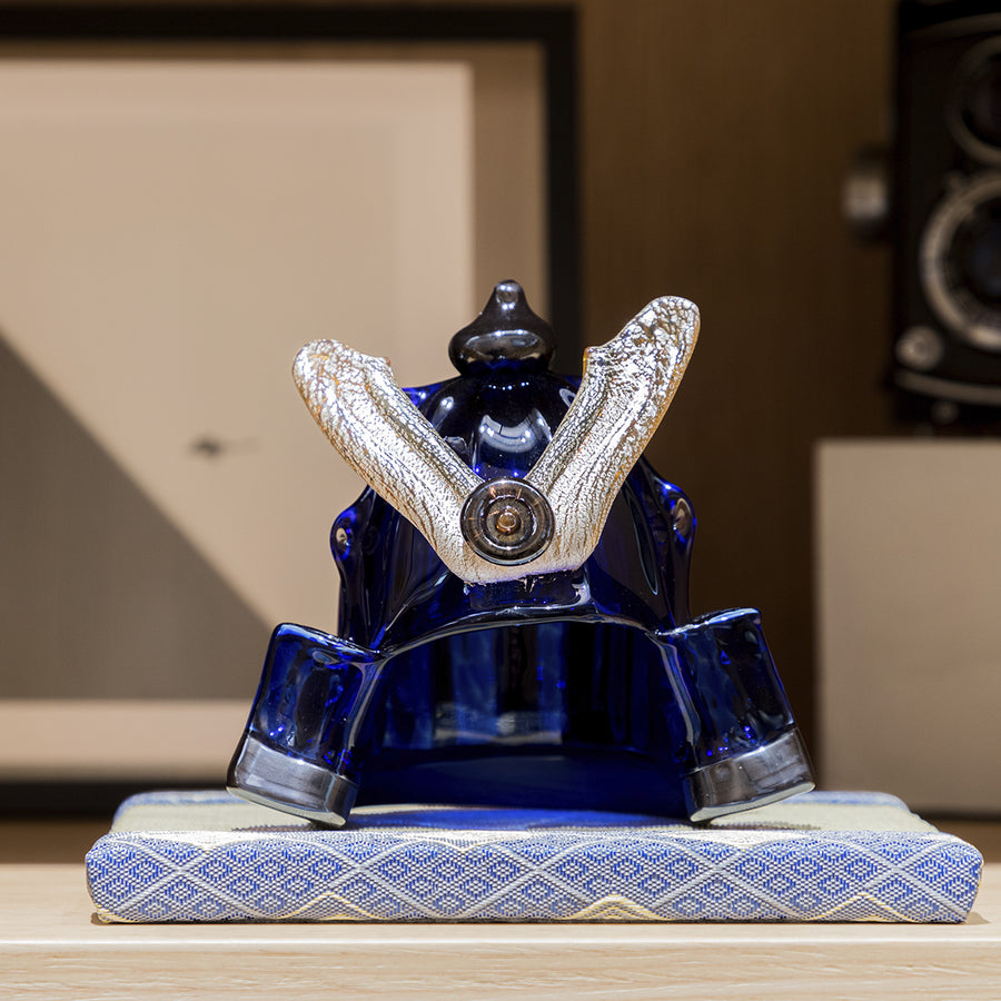 ガラスの兜（青｜縦筋模様） – TSUCHI-YA │ ガラスの器と工芸