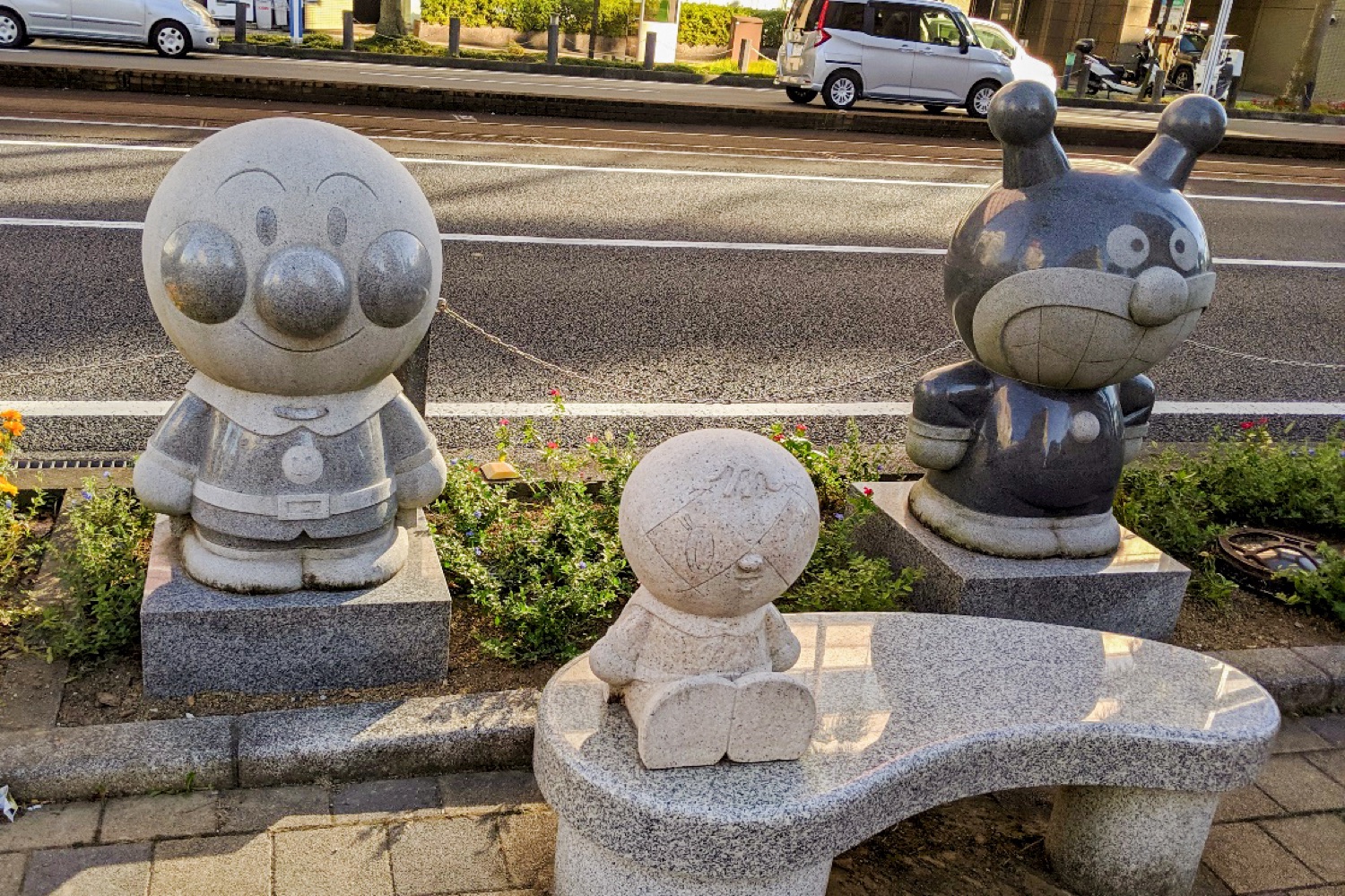 それいけお散歩！高知駅周辺で「アンパンマン」の友だち探し - ページ