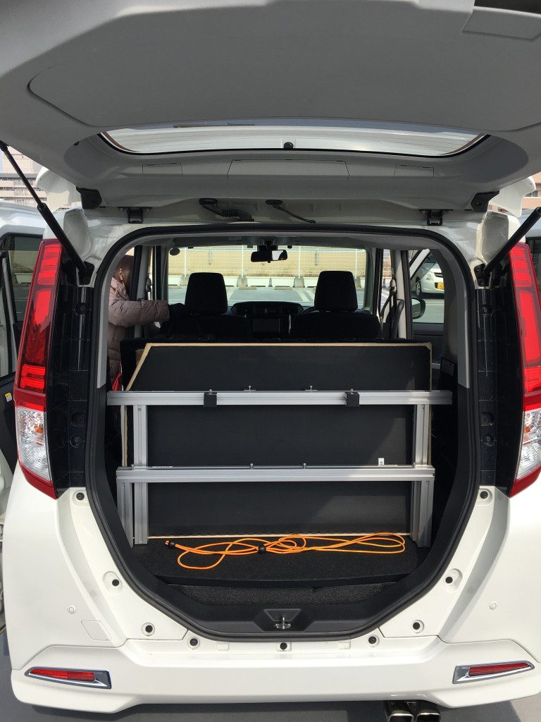 トヨタ ルーミーで車中泊【ベッドキット編】